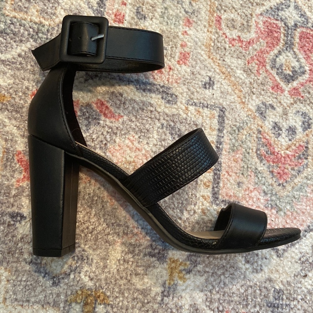 Chinese Laundry Strappy Sandals